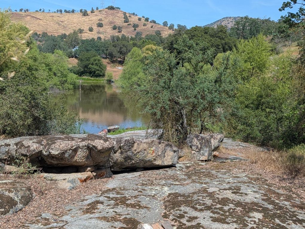 Image 6 of property listing at 660 Willowood Lane, Yokuts Valley, CA 93675