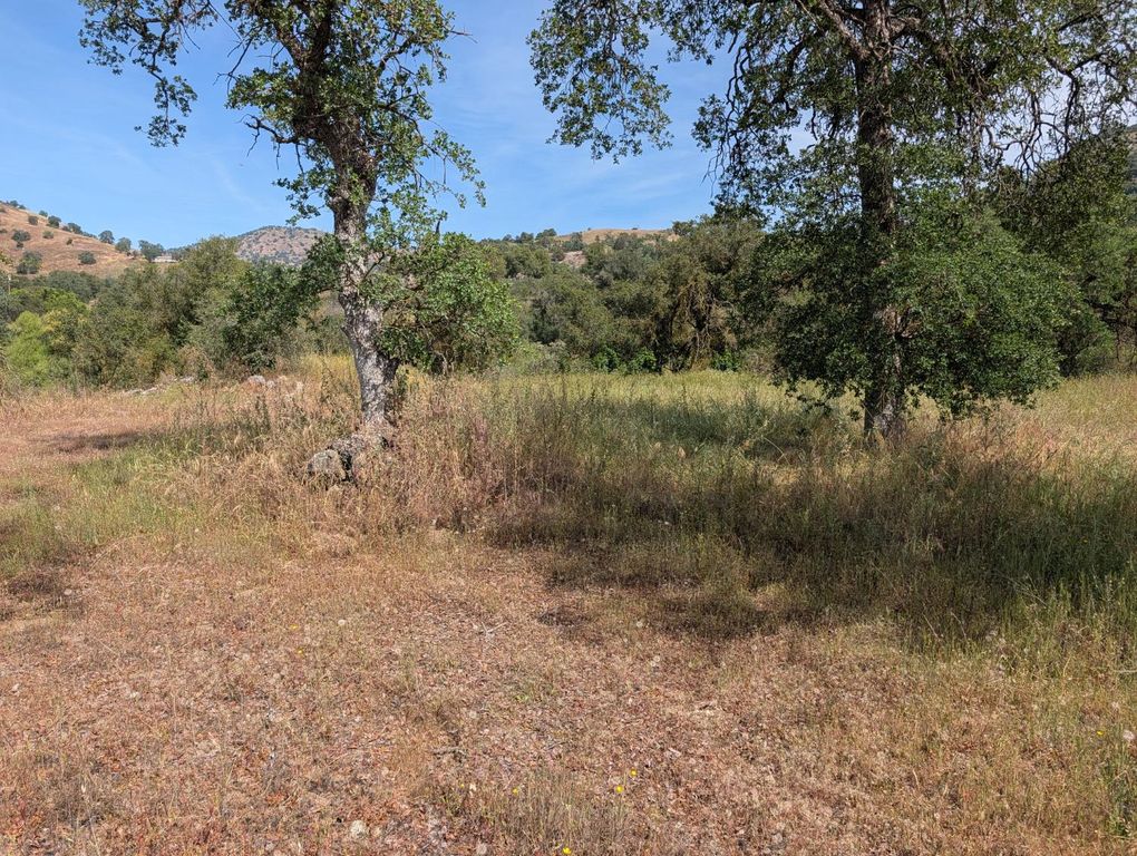 Image 8 of property listing at 660 Willowood Lane, Yokuts Valley, CA 93675