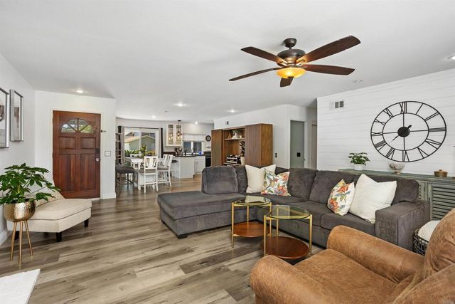 15576 Paseo Ajanta, San Diego, CA 92129