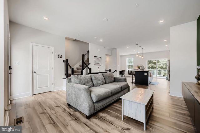 7853 BLUELICK RUN RD, Baltimore, MD 21244