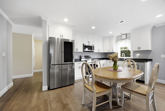 25 Riverside Dr. 25, Lakeville, MA 02347