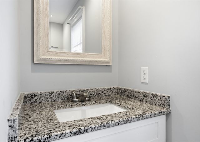 25 Riverside Dr. 25, Lakeville, MA 02347