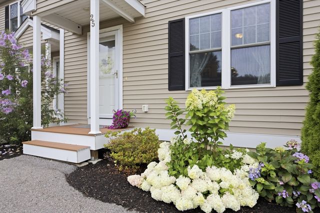 25 Riverside Dr. 25, Lakeville, MA 02347