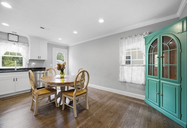 25 Riverside Dr. 25, Lakeville, MA 02347