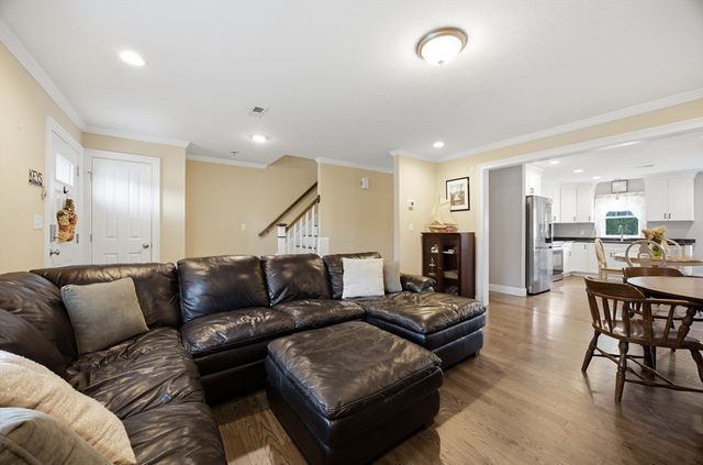 25 Riverside Dr. 25, Lakeville, MA 02347