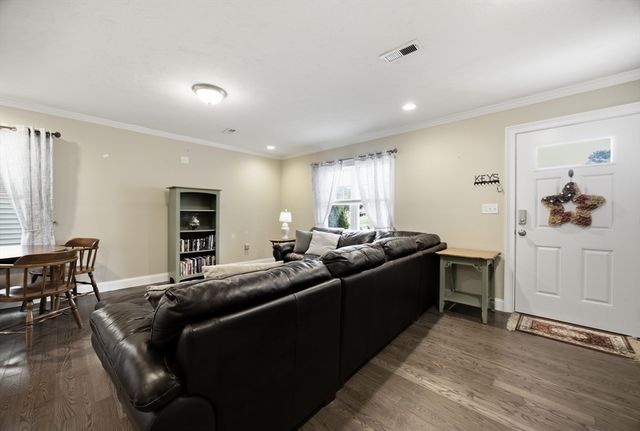 25 Riverside Dr. 25, Lakeville, MA 02347