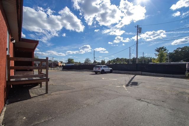 1264 Granby Rd, Chicopee, MA 01020