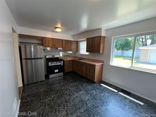25563 Baker, Taylor, MI 48180