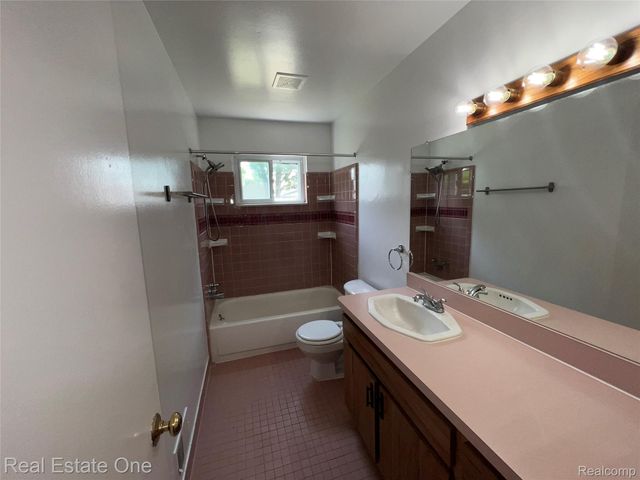 25563 Baker, Taylor, MI 48180