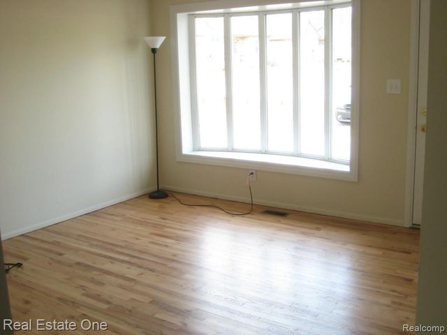 25563 Baker, Taylor, MI 48180