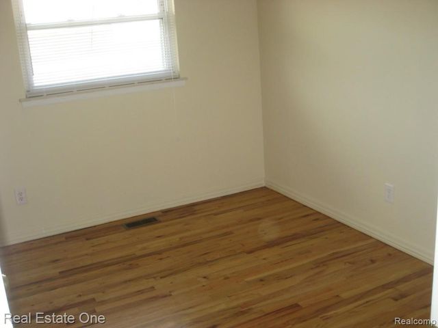 25563 Baker, Taylor, MI 48180