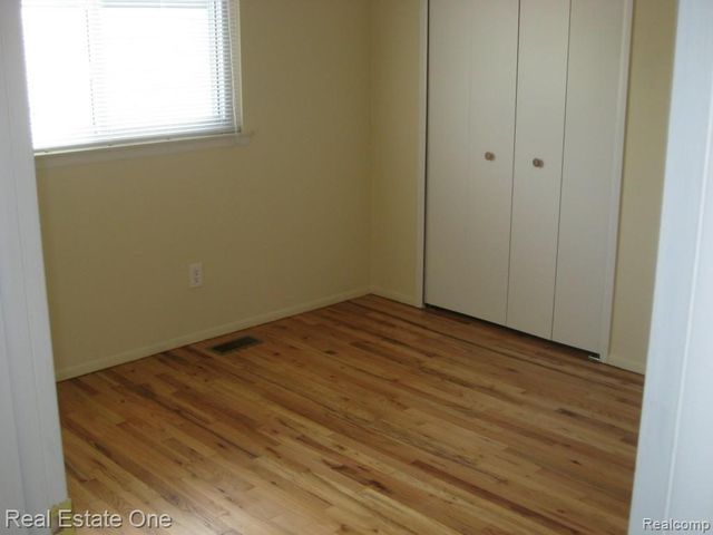 25563 Baker, Taylor, MI 48180