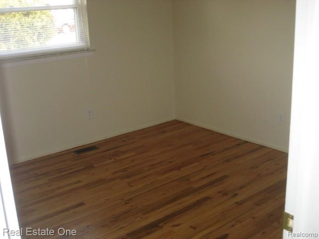 25563 Baker, Taylor, MI 48180