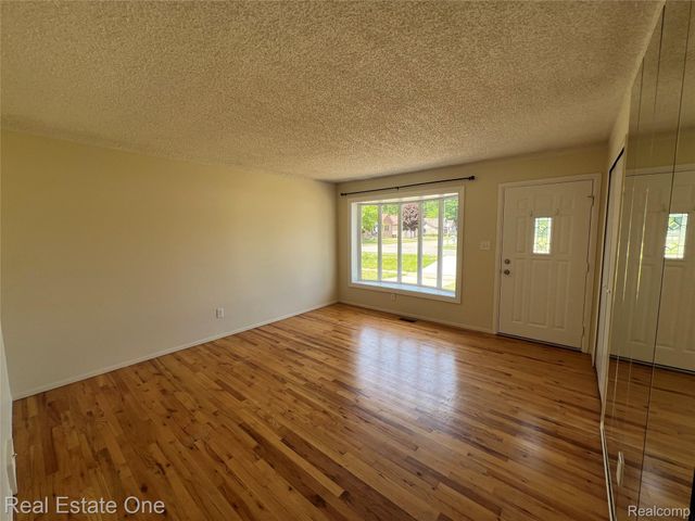 25563 Baker, Taylor, MI 48180