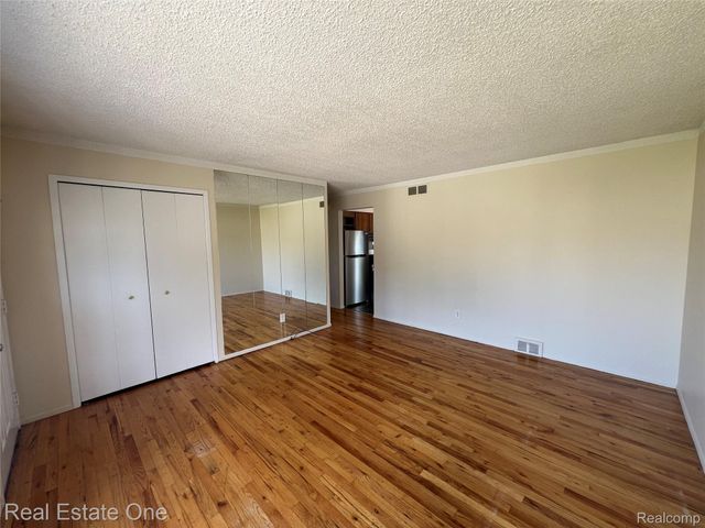25563 Baker, Taylor, MI 48180