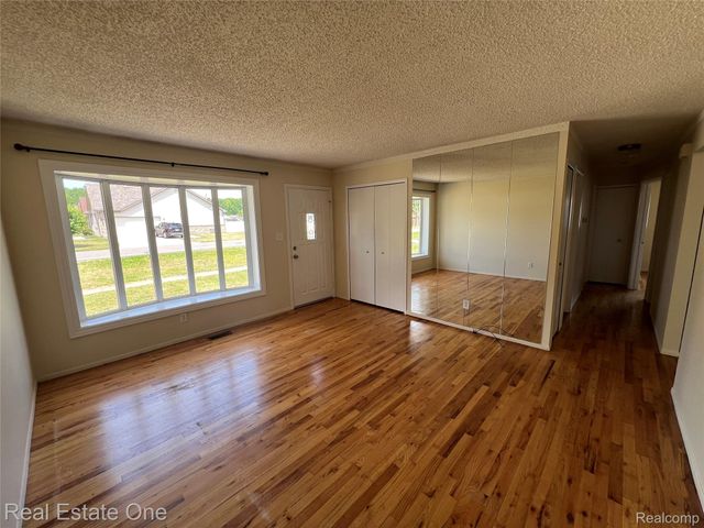 25563 Baker, Taylor, MI 48180