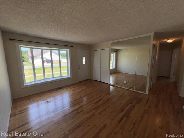 25563 Baker, Taylor, MI 48180