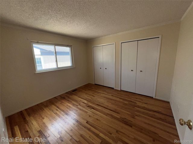 25563 Baker, Taylor, MI 48180