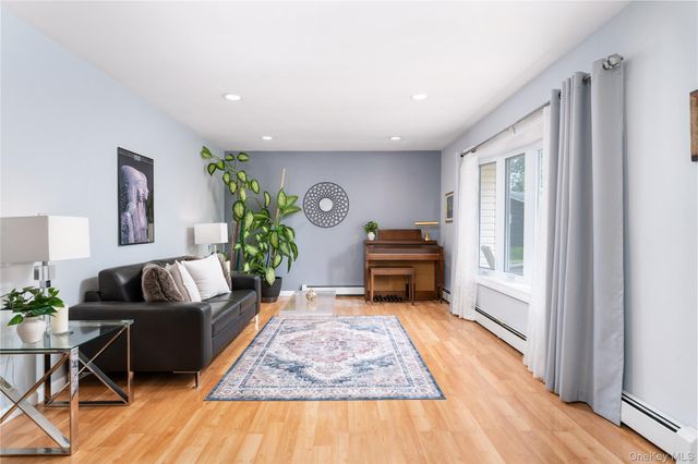 4 Shelley Court, Middle Island, NY 11953