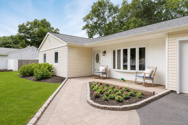 4 Shelley Court, Middle Island, NY 11953