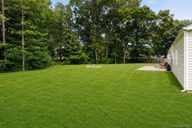 4 Shelley Court, Middle Island, NY 11953