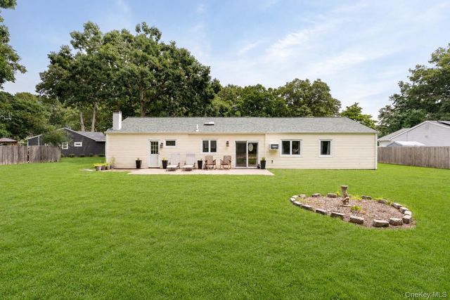 4 Shelley Court, Middle Island, NY 11953
