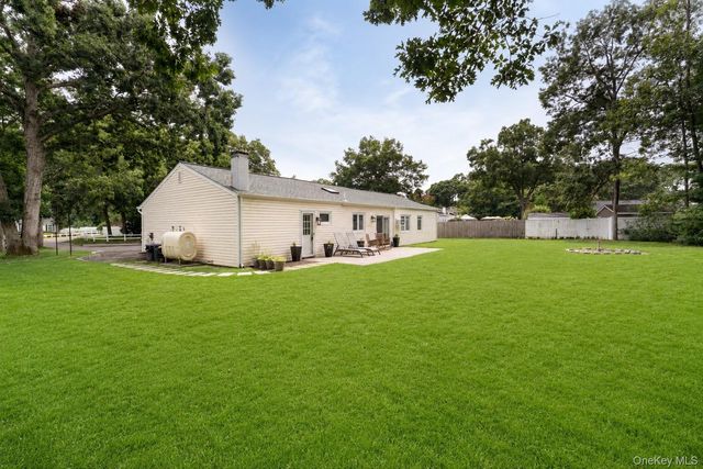 4 Shelley Court, Middle Island, NY 11953