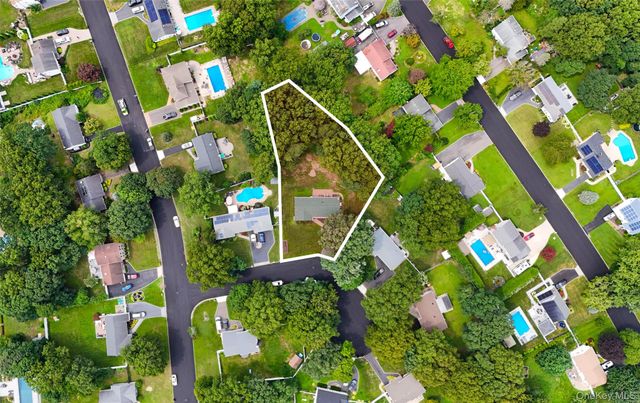 4 Shelley Court, Middle Island, NY 11953