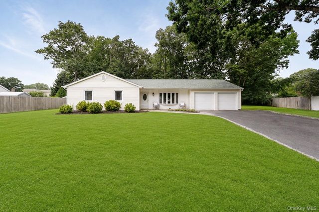 4 Shelley Court, Middle Island, NY 11953