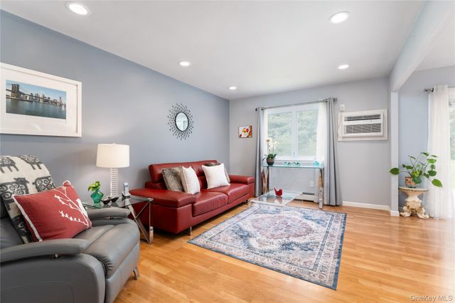 4 Shelley Court, Middle Island, NY 11953