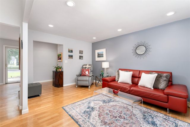 4 Shelley Court, Middle Island, NY 11953
