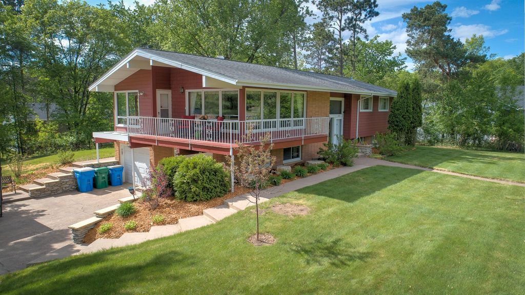 2755 Holly Street S, Cambridge, MN 55008