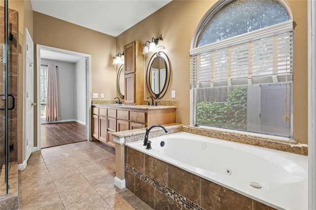 3813 Oak Leaf Lane, Bedford, TX 76021