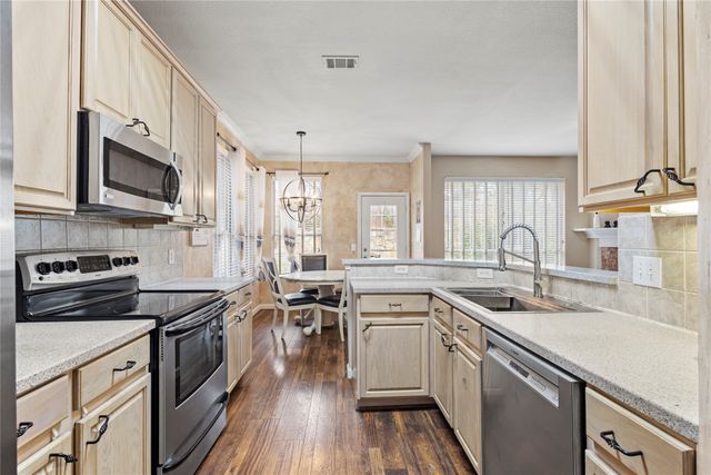 3813 Oak Leaf Lane, Bedford, TX 76021