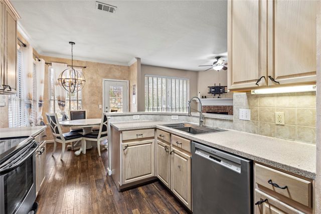 3813 Oak Leaf Lane, Bedford, TX 76021