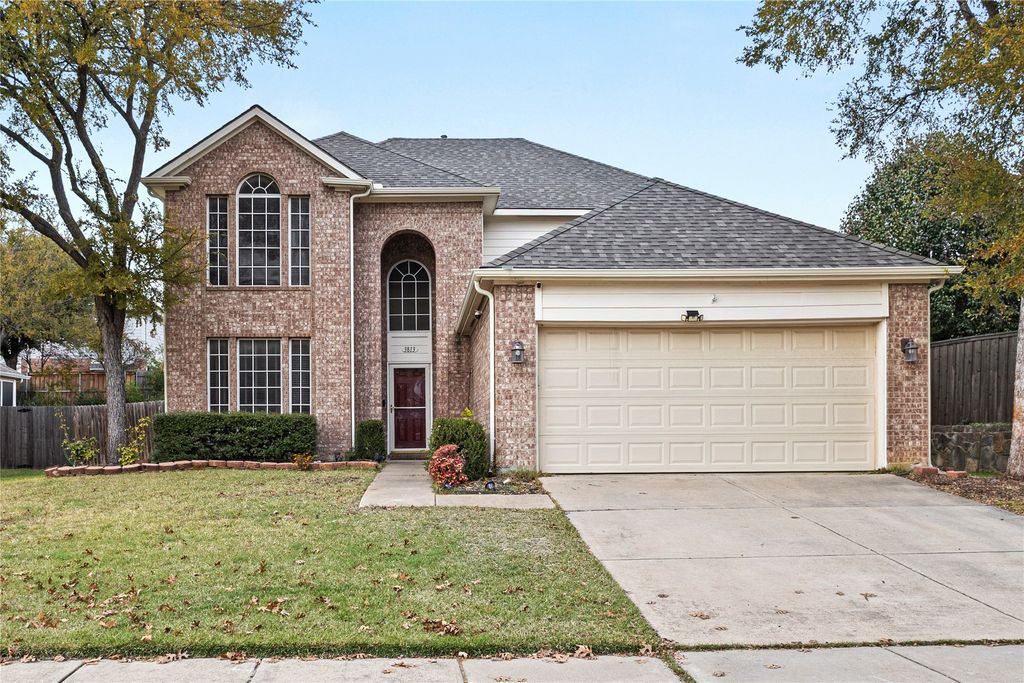 3813 Oak Leaf Lane, Bedford, TX 76021