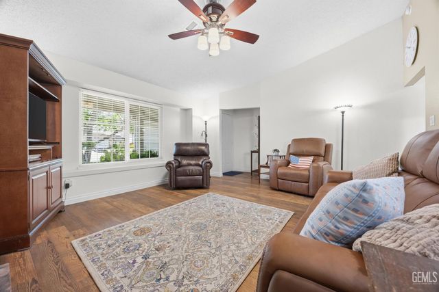 3716 Piedmont Avenue, Bakersfield, CA 93312