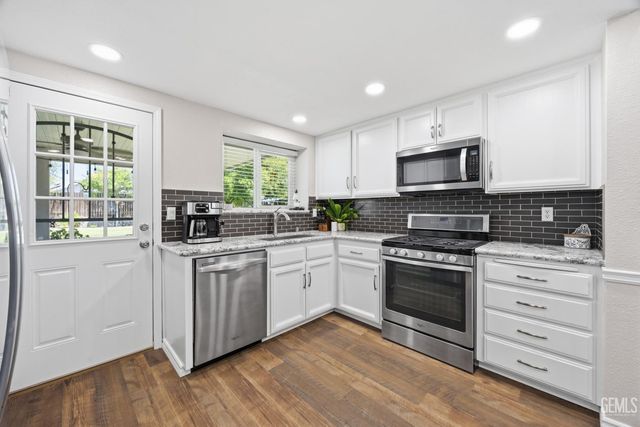3716 Piedmont Avenue, Bakersfield, CA 93312