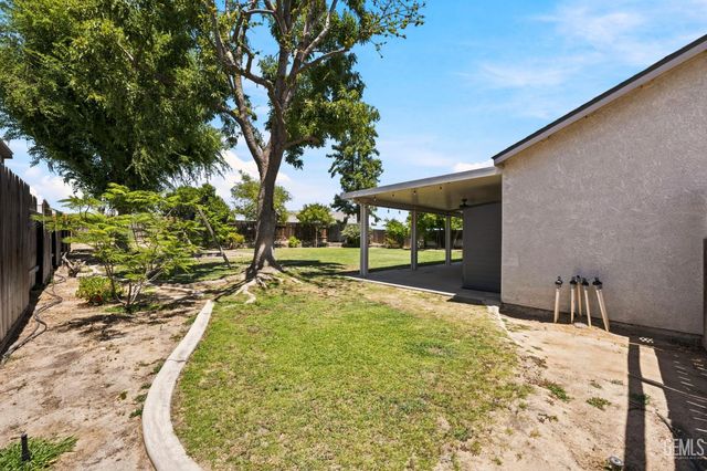 3716 Piedmont Avenue, Bakersfield, CA 93312