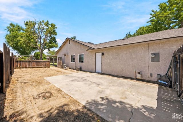 3716 Piedmont Avenue, Bakersfield, CA 93312