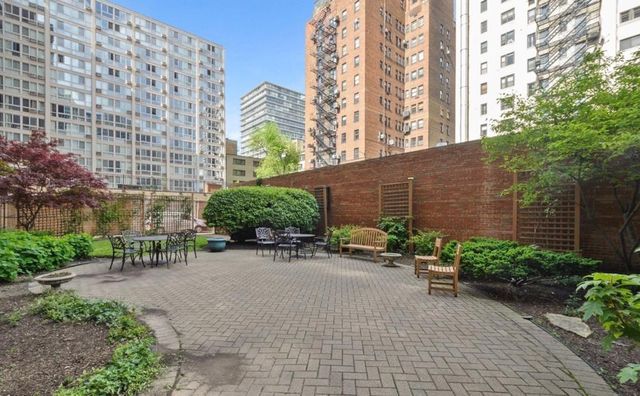 2909 N Sheridan Road 1306, Chicago, IL 60657
