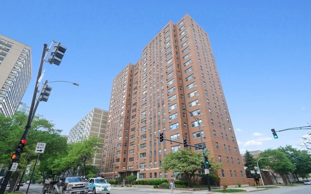 2909 N Sheridan Road 1306, Chicago, IL 60657