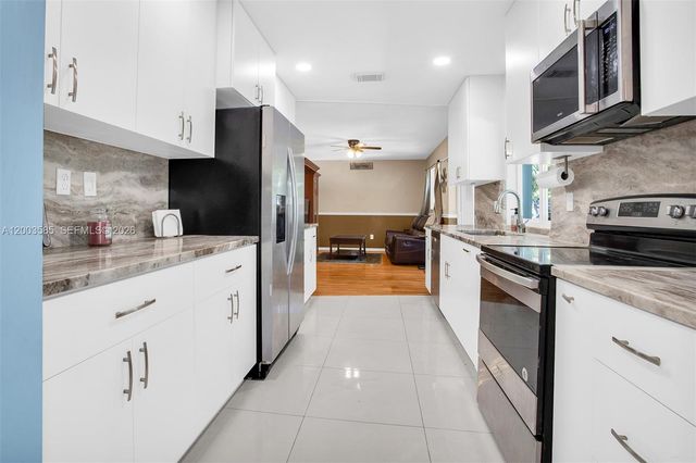 7481 NW 11th Pl, Plantation, FL 33313