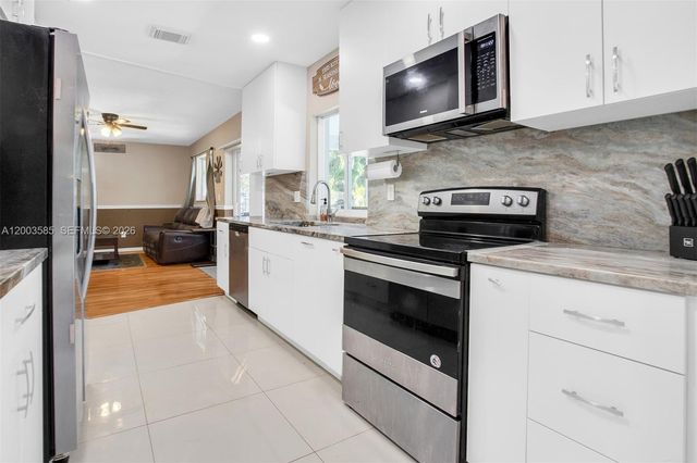 7481 NW 11th Pl, Plantation, FL 33313