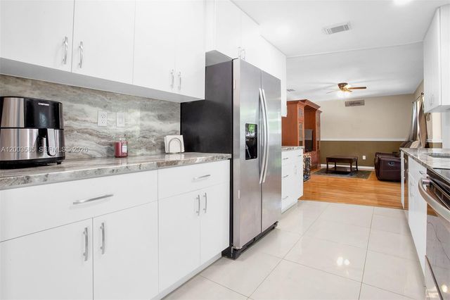 7481 NW 11th Pl, Plantation, FL 33313