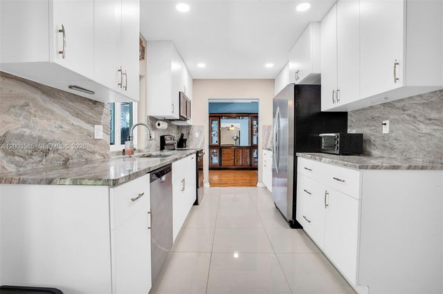 7481 NW 11th Pl, Plantation, FL 33313