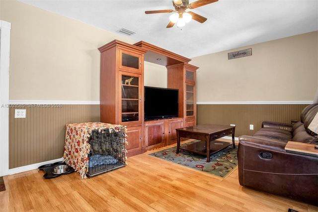 7481 NW 11th Pl, Plantation, FL 33313