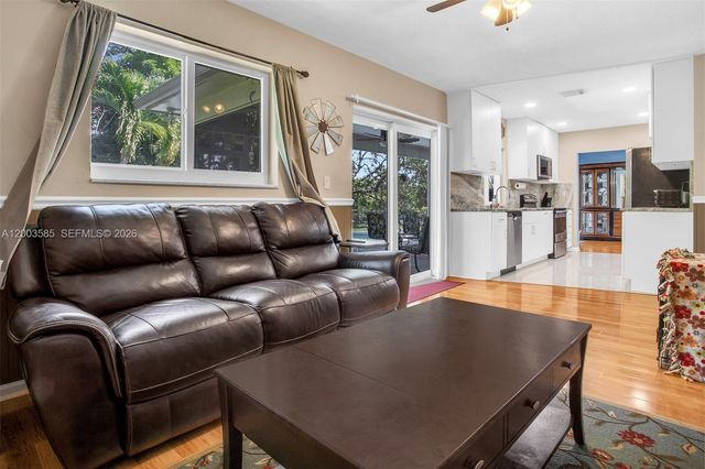 7481 NW 11th Pl, Plantation, FL 33313