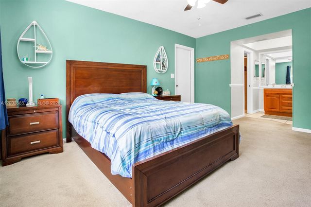 7481 NW 11th Pl, Plantation, FL 33313