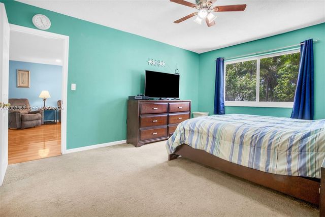 7481 NW 11th Pl, Plantation, FL 33313